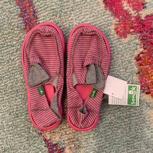 Kids sanuk shoes